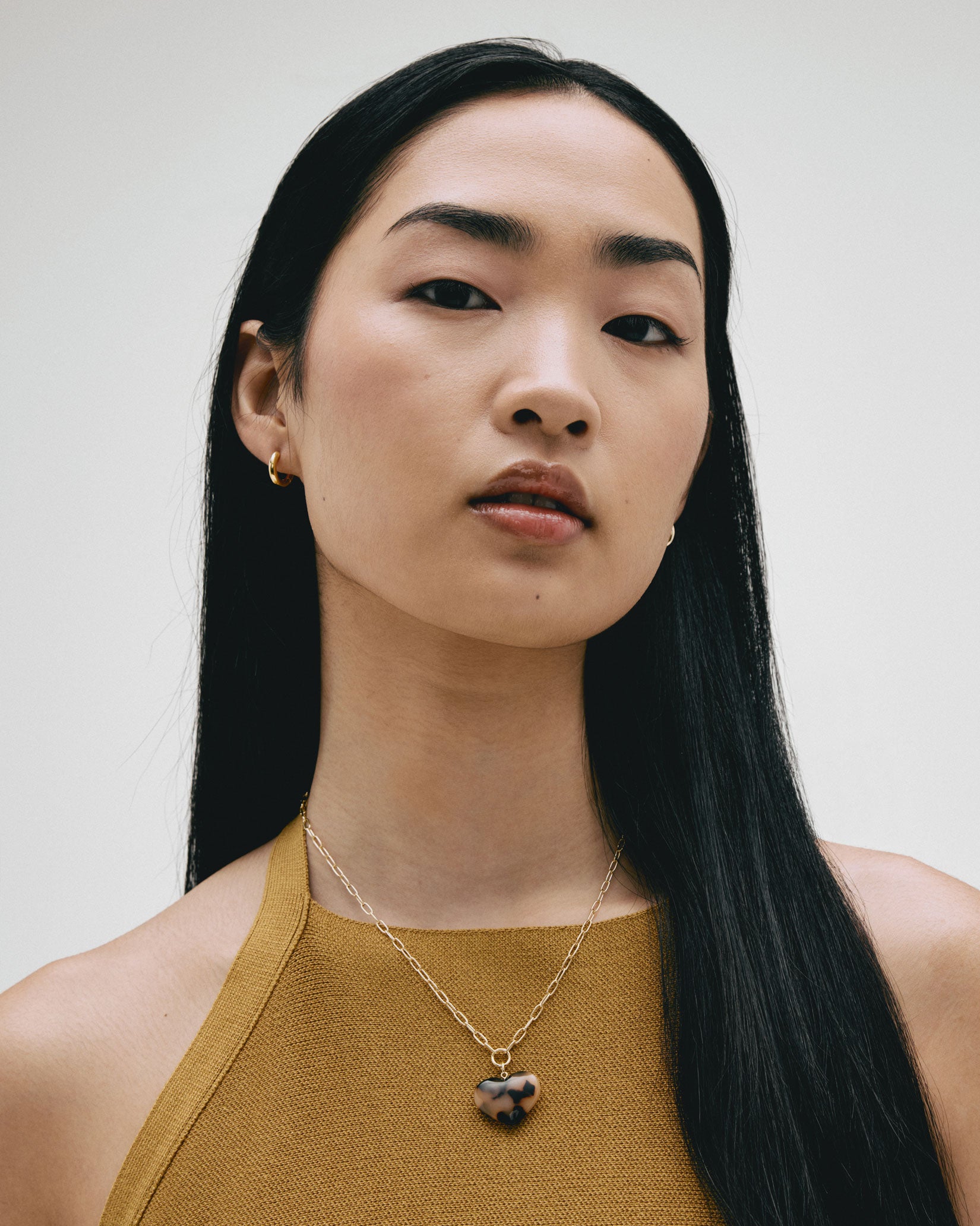 Midi Heart Pendant Necklace in Black - Image 5