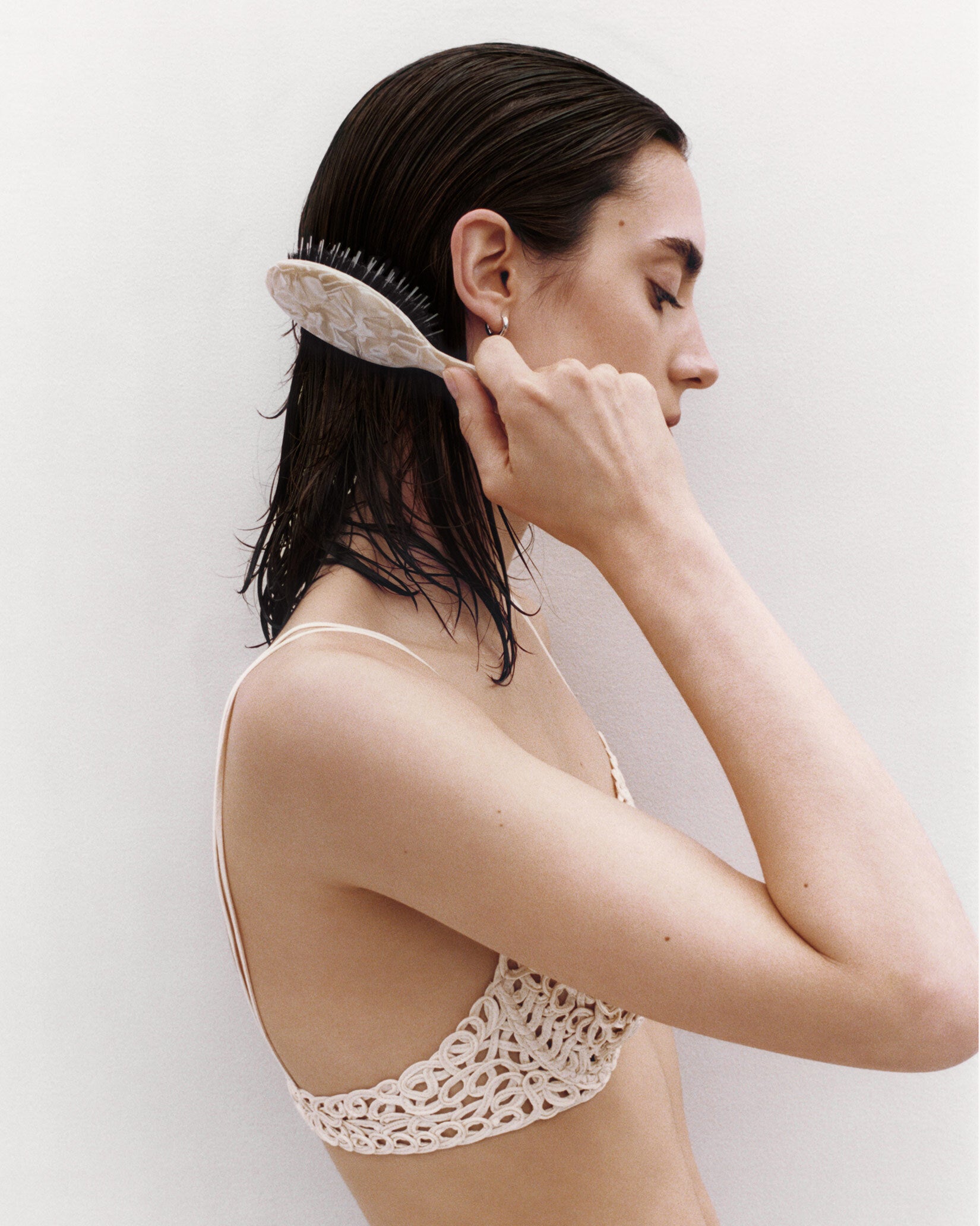 Ultralight Hair Brush in Midnight Horn - Image 4