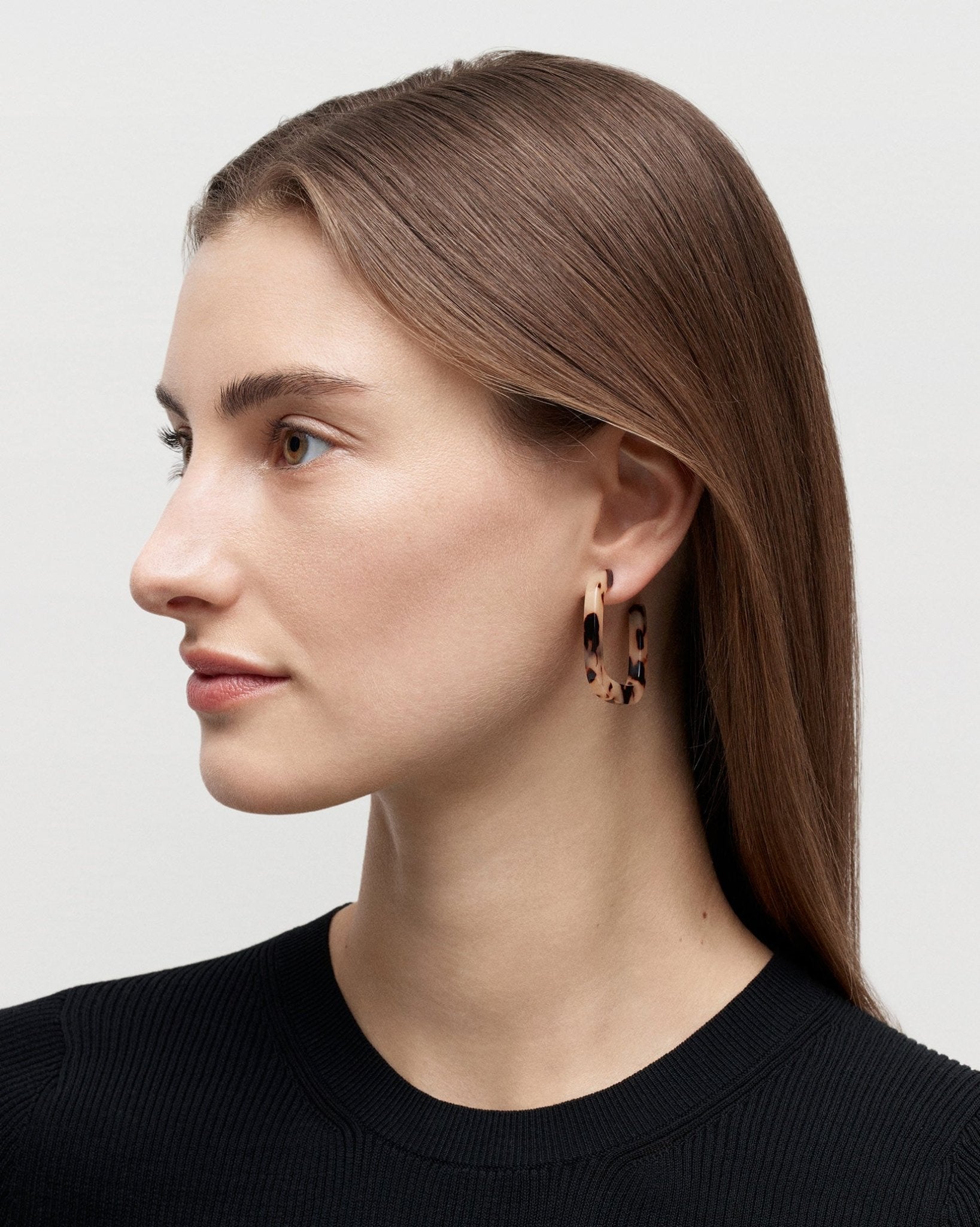 Midi Square Hoops in Capri - Image 4